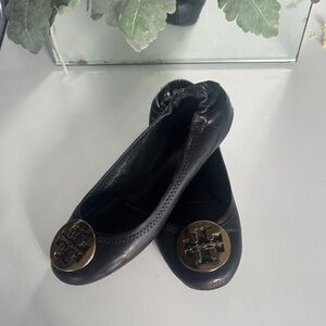 Tory Burch Black Flats with Gold Logo shoes ballorena